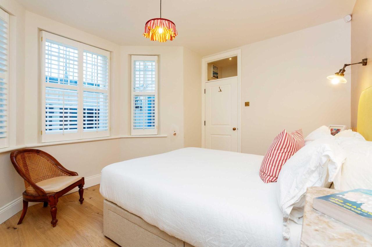 Veeve - Mellow Yellow By Holland Park * Londra