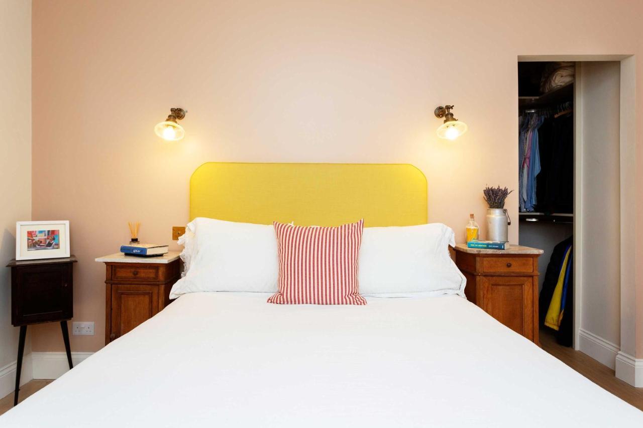 Apartment Veeve - Mellow Yellow By Holland Park London